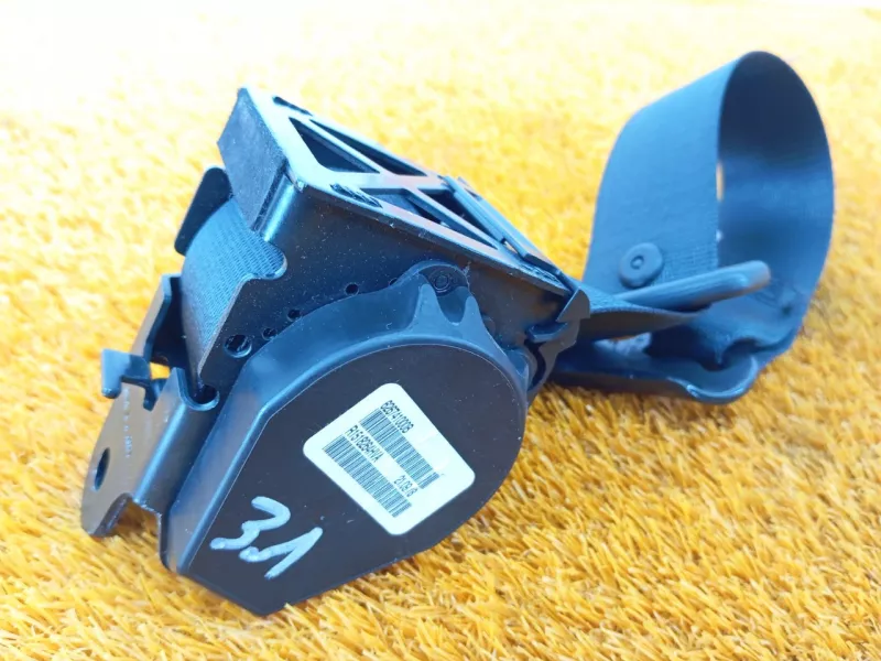 Ремень безопасности