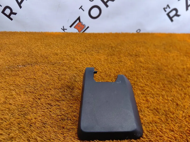 Заглушка крепления сиденья