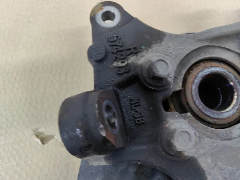 Кулак поворотный