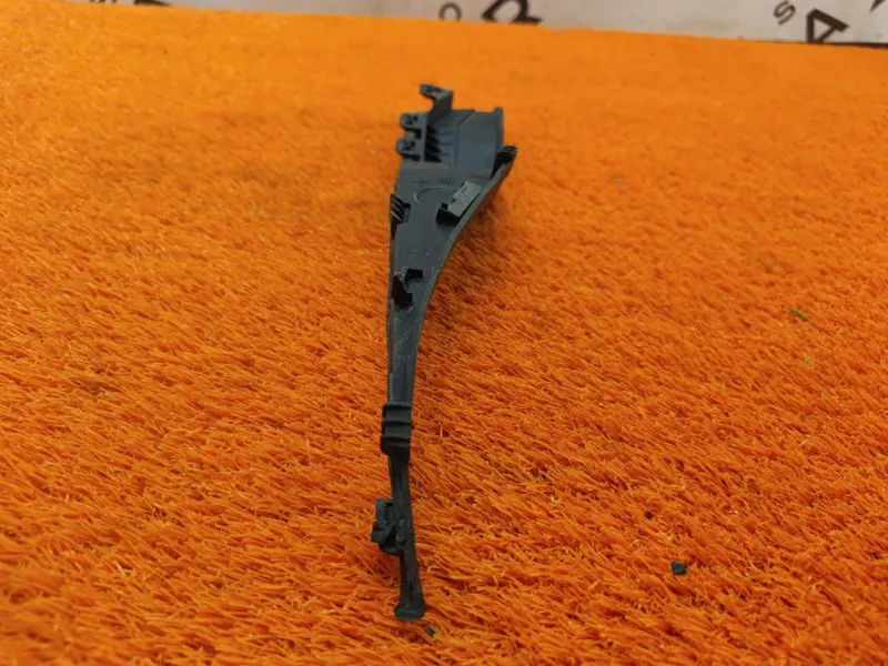 Накладка петли капота