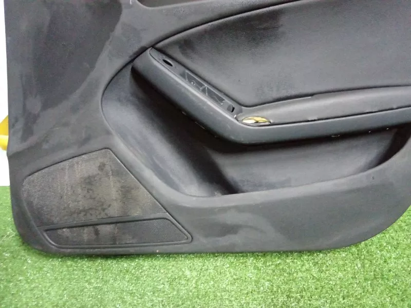 Обшивка двери Audi A4 2009 8K0867104AFWFA B8, передняя правая