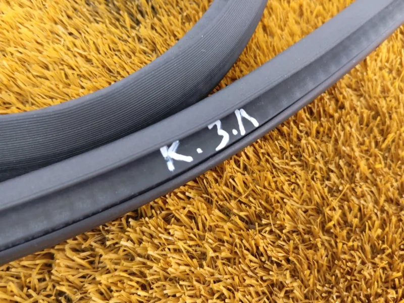 Уплотнитель проема двери