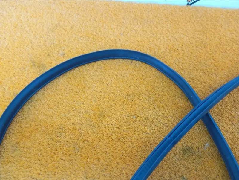 Уплотнитель проема двери