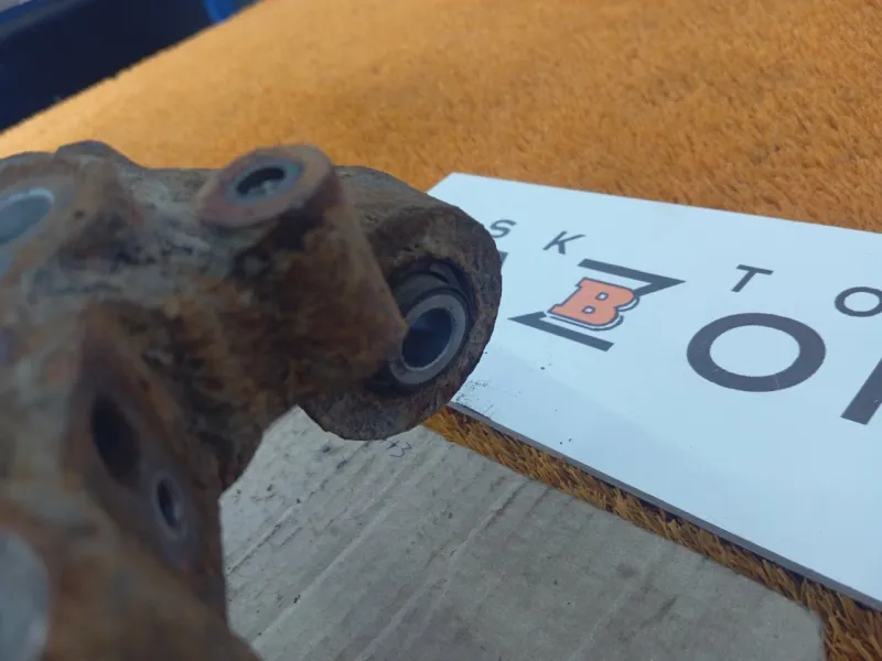 Кулак поворотный