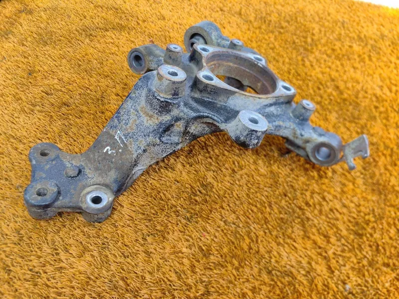 Кулак поворотный