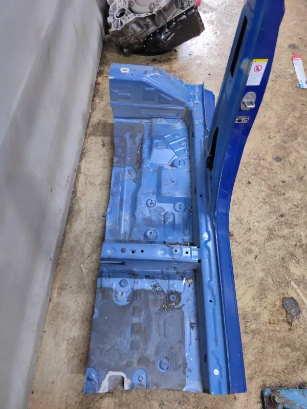 Порог с центральной стойкой