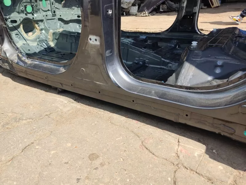 Порог с центральной стойкой