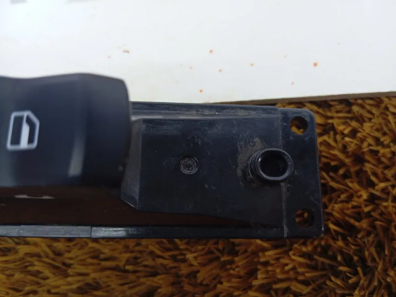 Кнопка стеклоподъемника