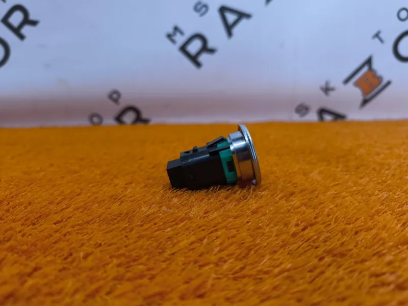 Кнопка запуска двигателя