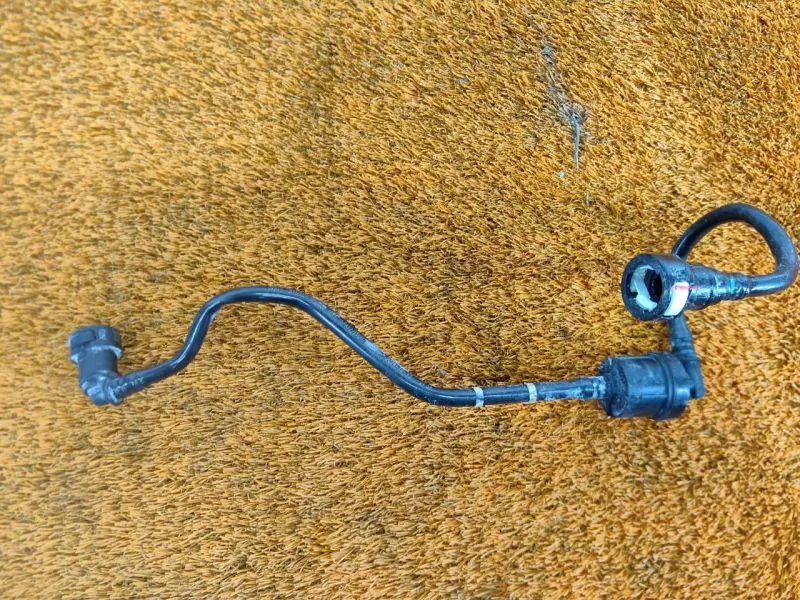 Трубка топливная