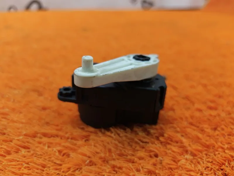 Моторчик заслонки печки