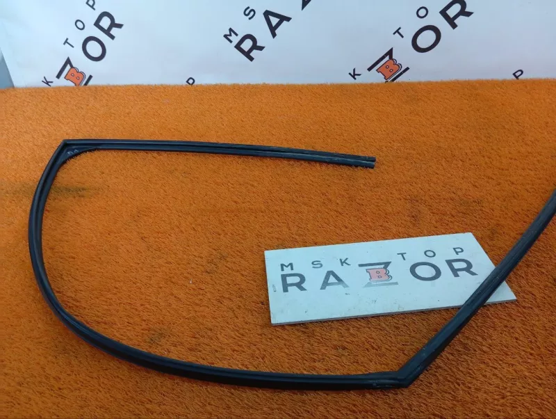 Уплотнитель стекла двери