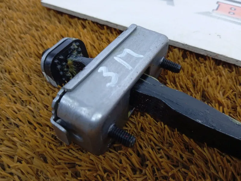 Ограничитель двери