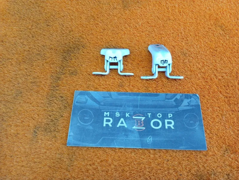 Петля двери