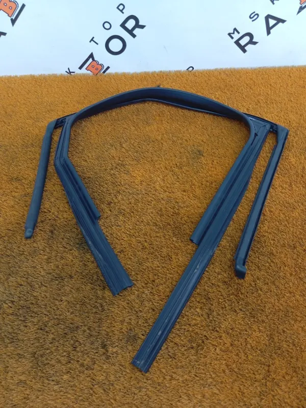 Уплотнитель стекла двери