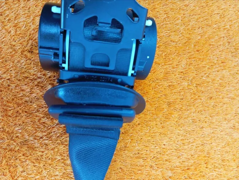 Ремень безопасности