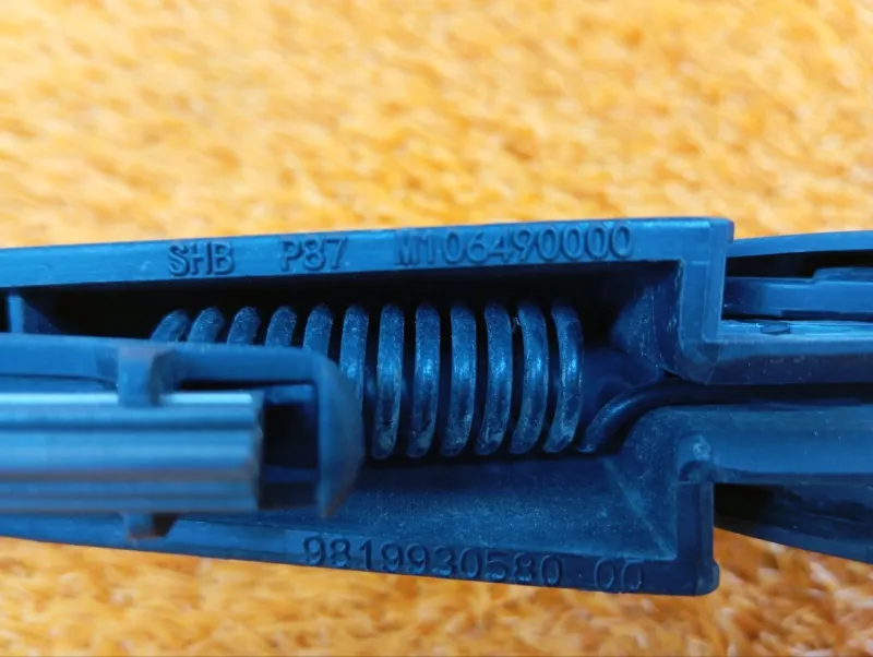 Поводок стеклоочистителя багажника