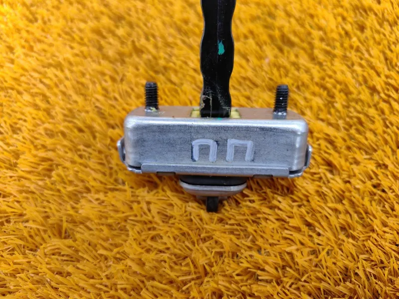 Ограничитель двери