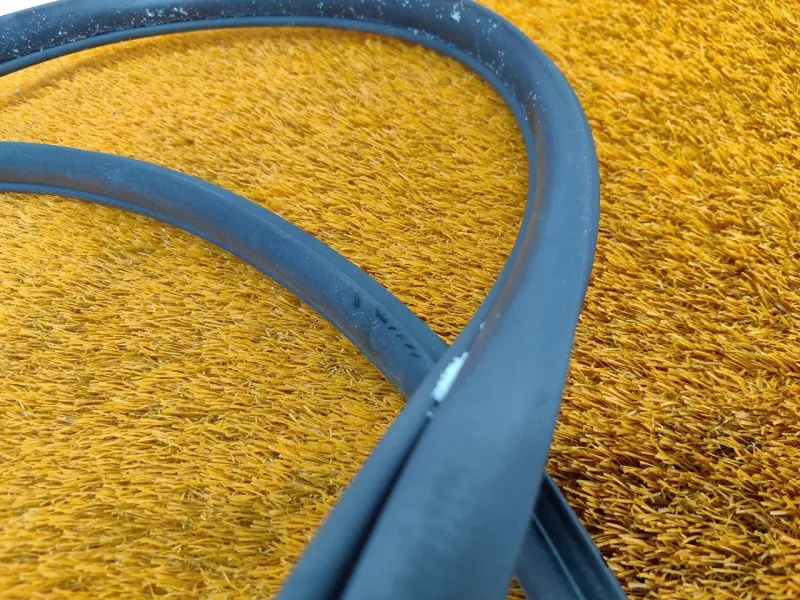 Уплотнитель проема двери