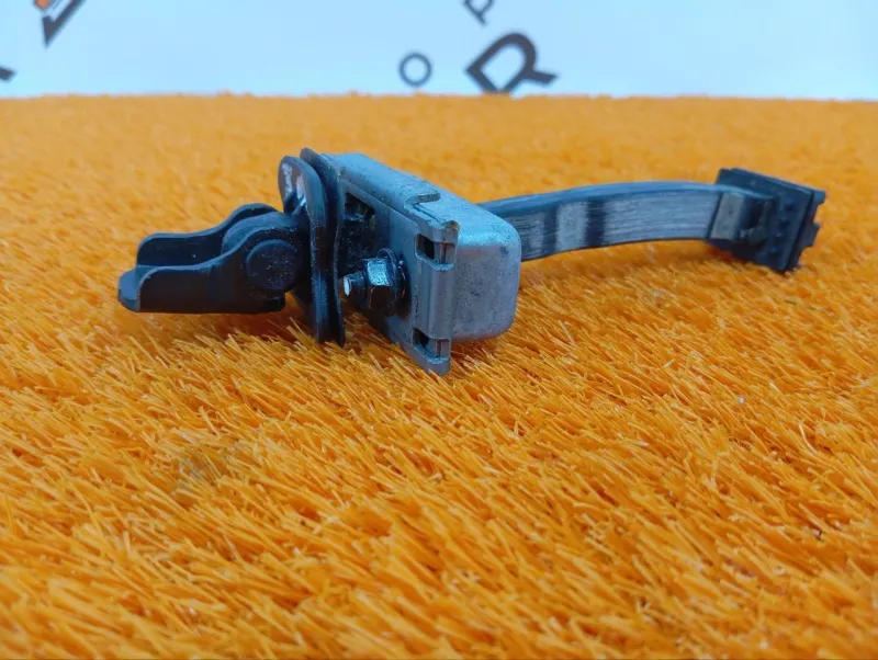 Ограничитель двери