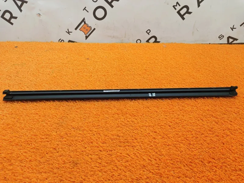 Уплотнитель стекла двери