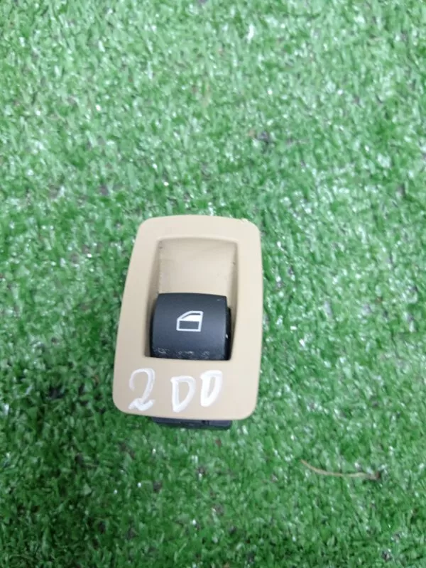 Кнопка стеклоподъемника