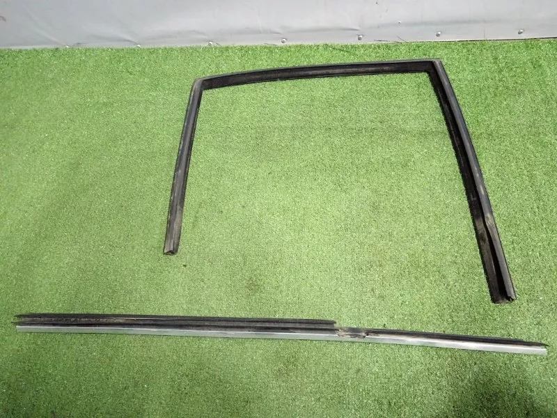 Уплотнитель стекла двери