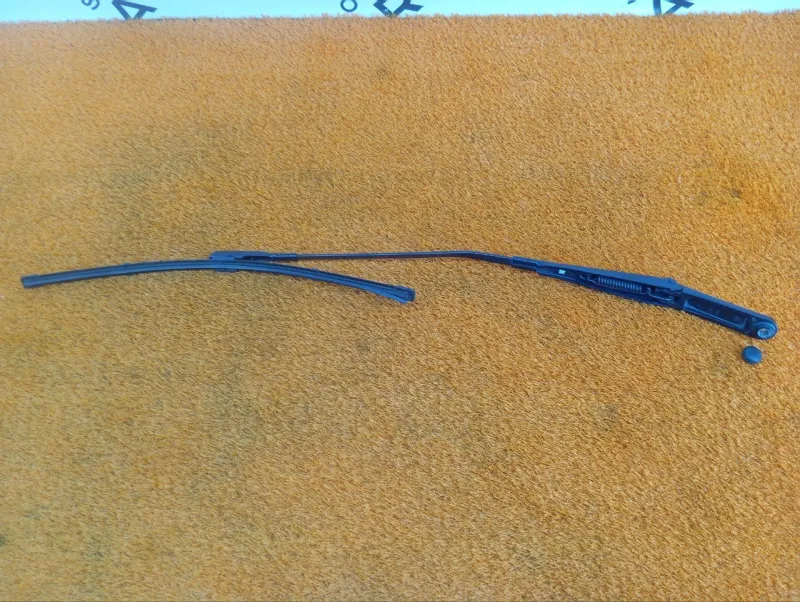 поводок стеклоочистителя