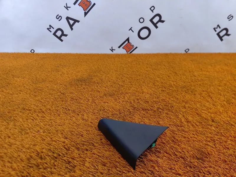 Уголок двери