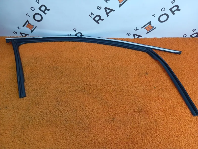 Уплотнитель стекла двери