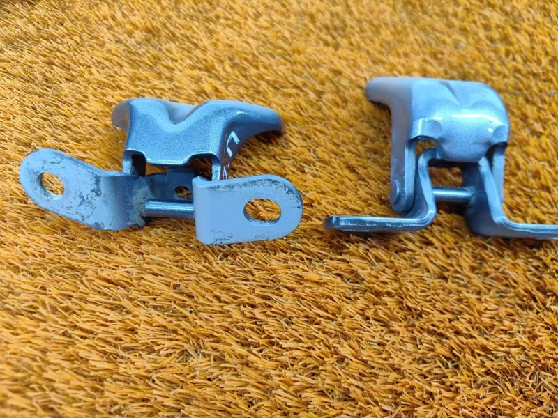 Петля двери