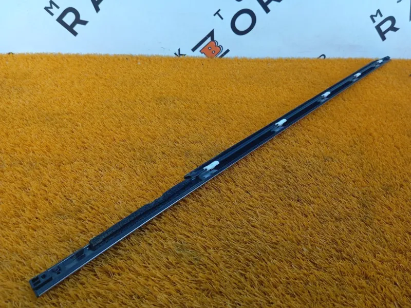 Уплотнитель стекла двери