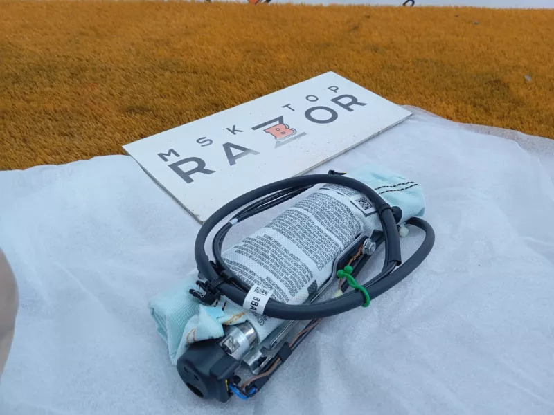 Шторка безопасности Audi A6 2018 4G8880242B C7, правая