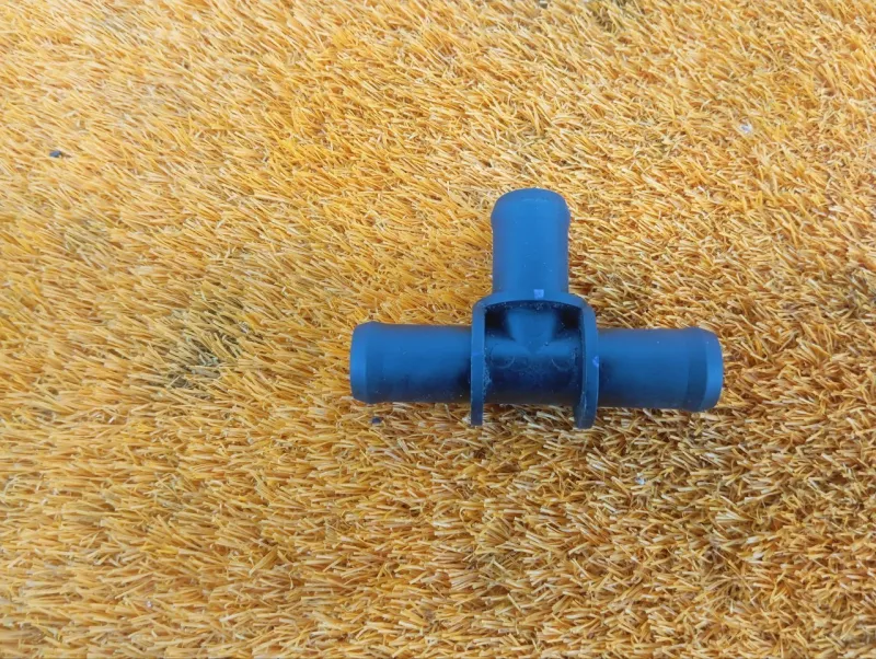 Тройник патрубков печки