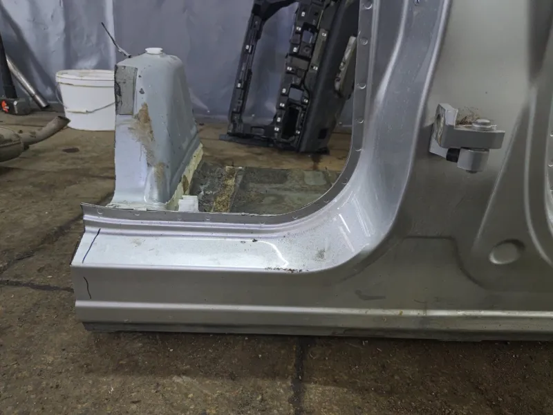 Порог с центральной стойкой