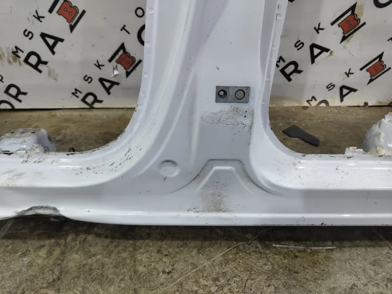 Порог с центральной стойкой