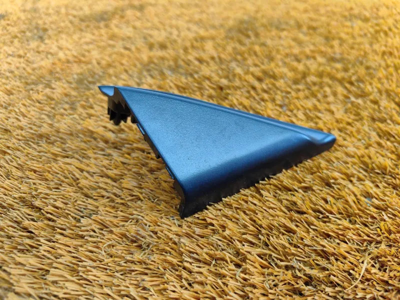 Уголок двери