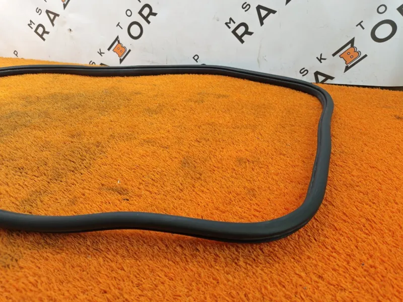 Уплотнитель проема двери