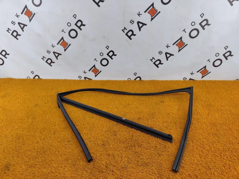 Уплотнитель стекла двери