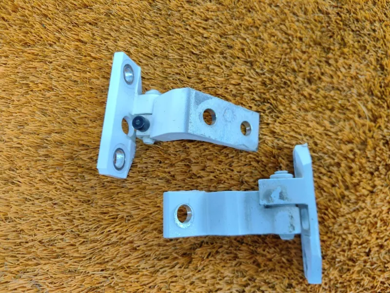 Петля двери