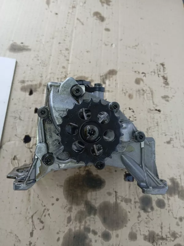 Масляный насос BMW 5-Series 2019 11418513756 G30 B47D20A