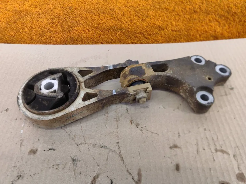 Подушка двигателя