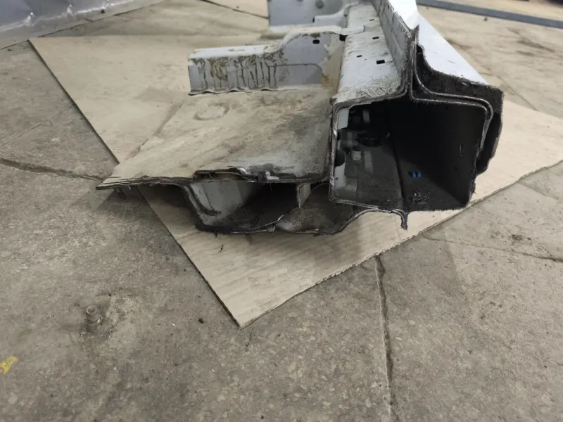 Порог с центральной стойкой