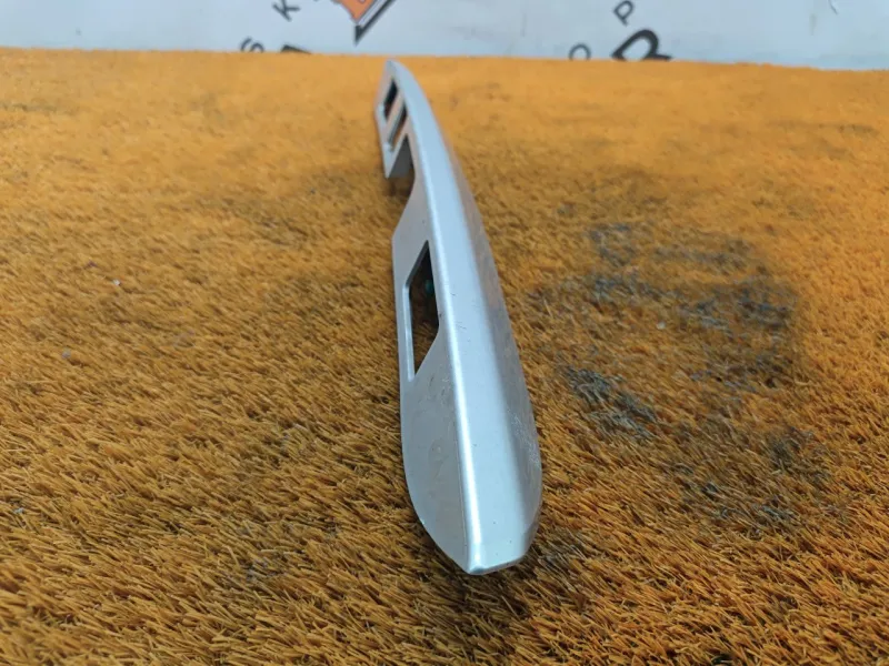 Накладка крышки багажника