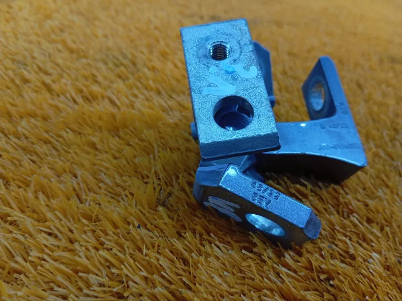 Петля двери