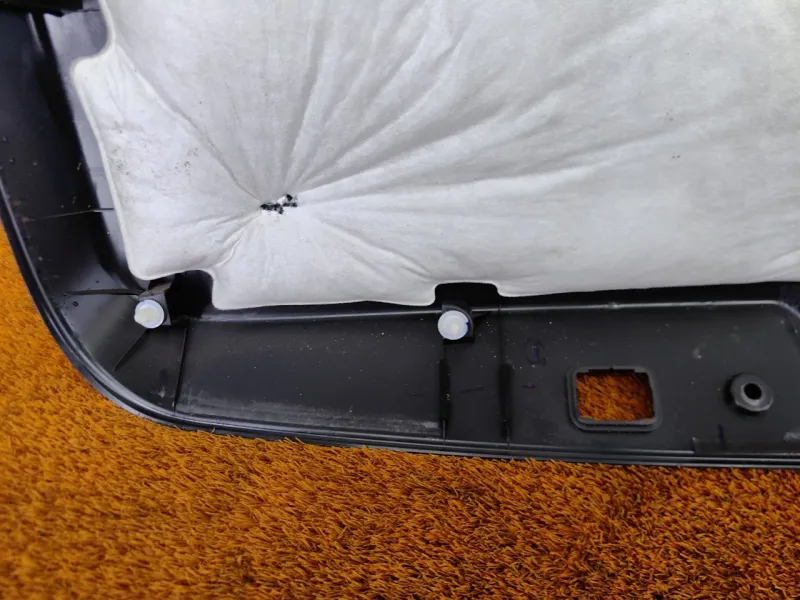 Обшивка крышки багажника