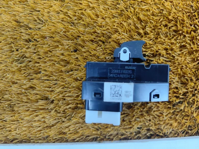 Кнопка стеклоподъемника