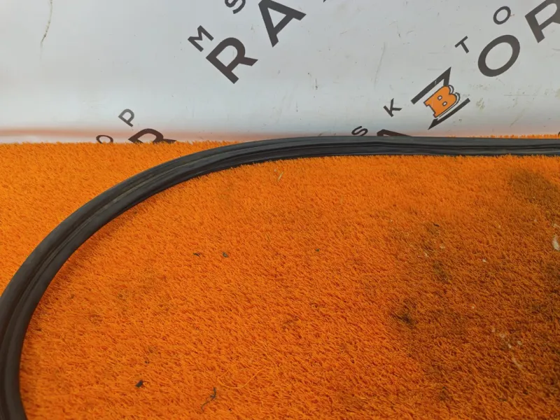 Уплотнитель багажника