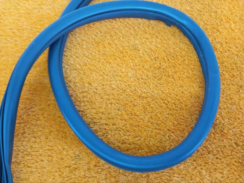 Уплотнитель проема двери