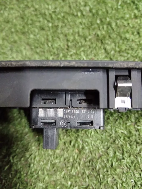 Кнопка стеклоподъемника